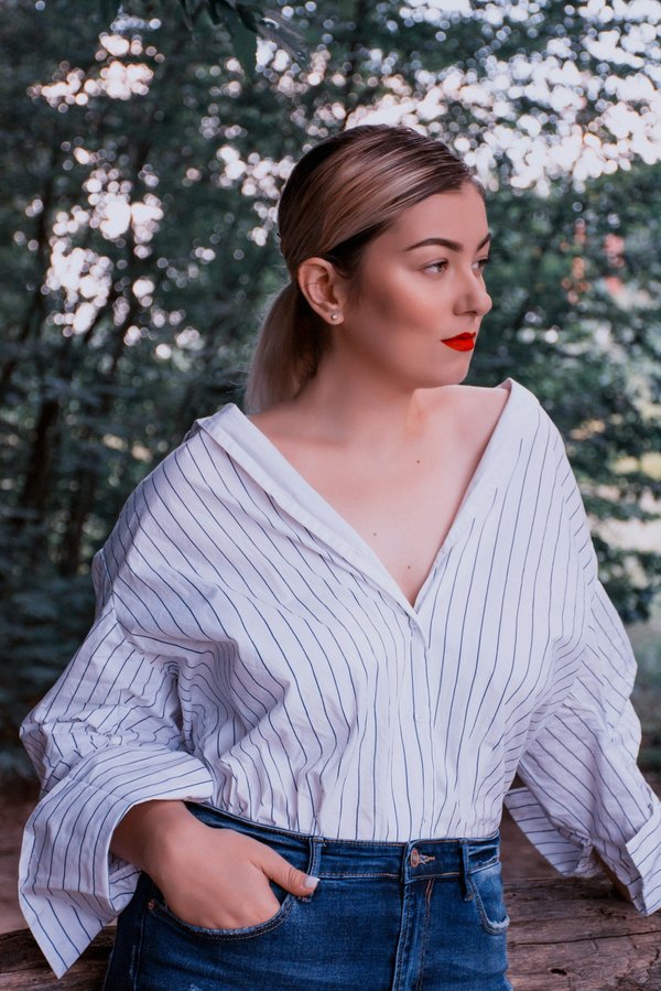 ¿Qué criterios deberías considerar al escoger una blusa para una reunión de trabajo?